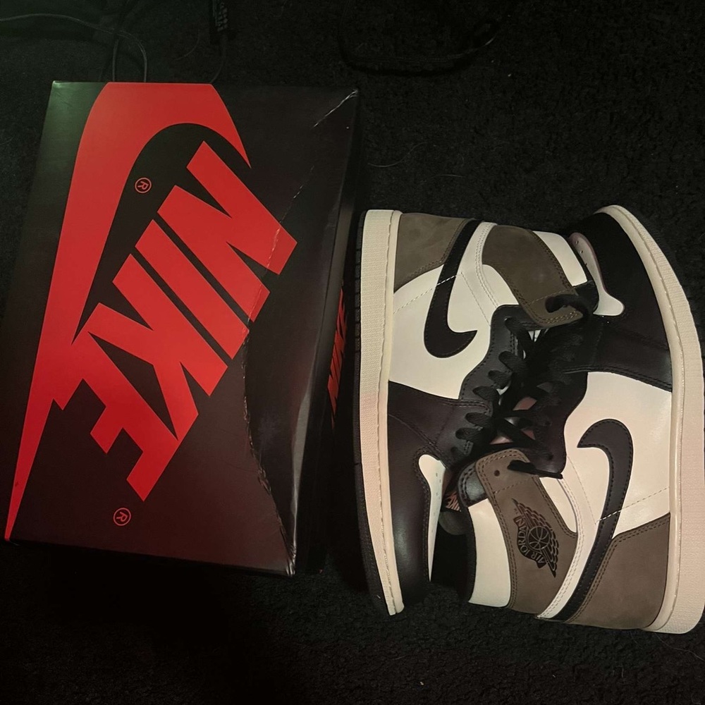 JORDAN 1 “MOCHA”